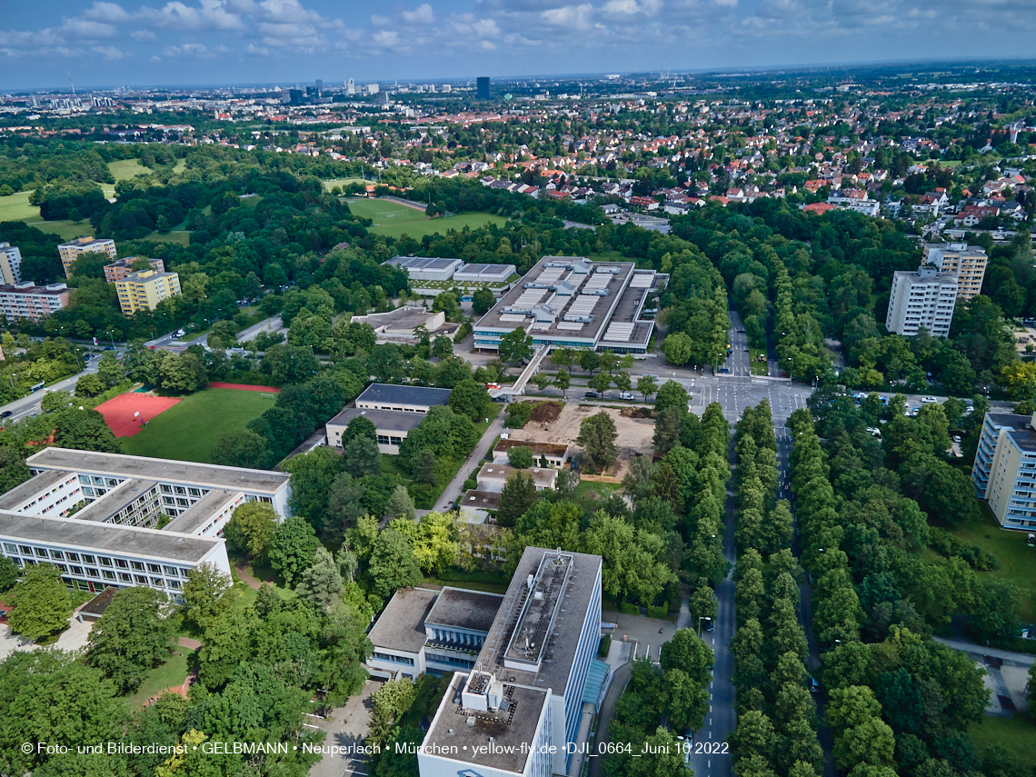 10.06.2022 - Luftbilder von der Baustelle Haus für Kinder in Neuperlach